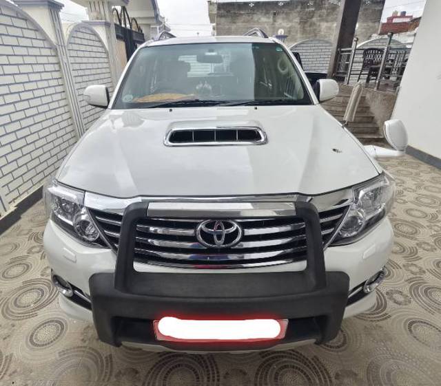 https://images10.gaadi.com/usedgaadi-sellcar/UsedCar/f5c8e75da/6a7c40c0-94e3-43a6-b762-b095453a0114.jpg?imwidth=6402