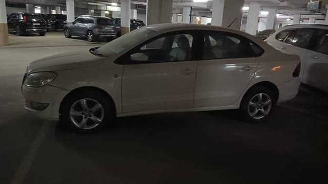 https://images10.gaadi.com/usedgaadi-sellcar/UsedCar/f5c8ee71a/2323fc60-6aa6-47e0-916b-5b8de8c454af.jpeg?imwidth=6400