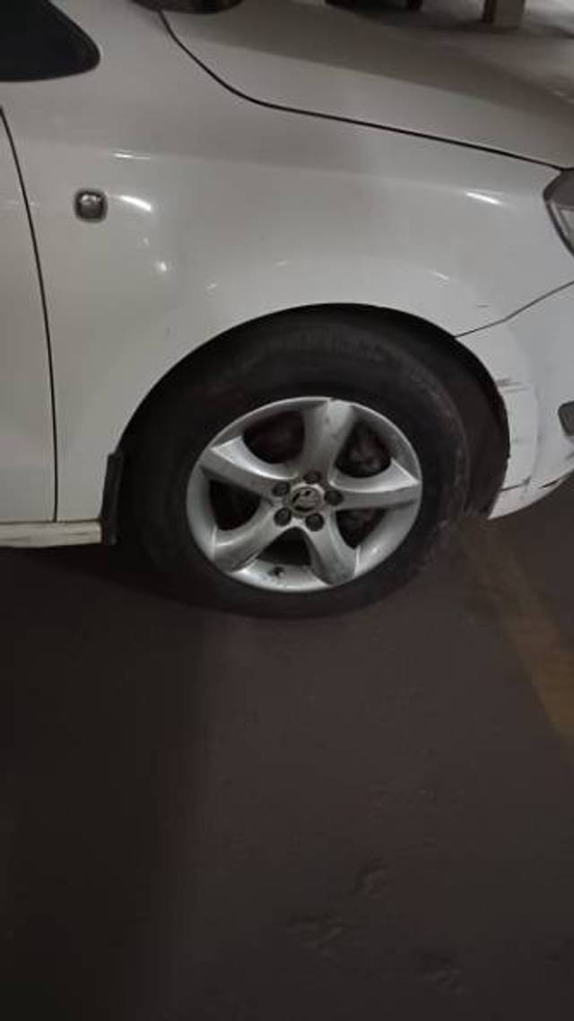 https://images10.gaadi.com/usedgaadi-sellcar/UsedCar/f5c8ee71a/38387aa8-d5a4-4518-9f93-a137ffa8c913.jpeg?imwidth=6401