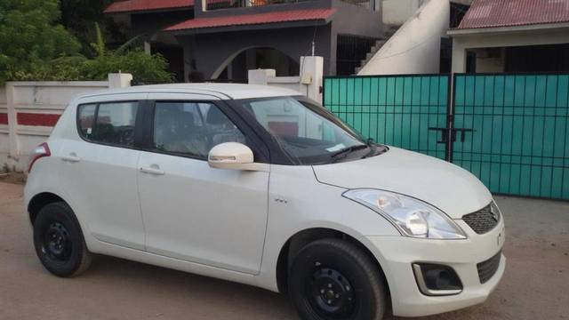 https://images10.gaadi.com/usedgaadi-sellcar/UsedCar/f5c902efa/3decb220-58aa-4eb4-a7d1-22da54bf8f20.jpg?imwidth=6400