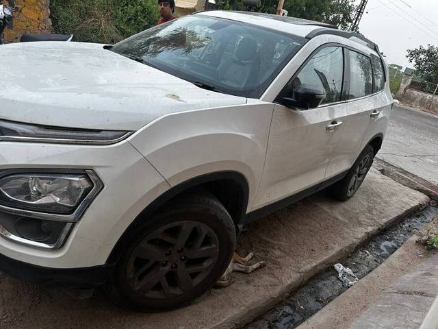 https://images10.gaadi.com/usedgaadi-sellcar/UsedCar/f5c90d3ca/f1a7ae50-630a-4338-b464-1adc657863fa.jpg?imwidth=6400