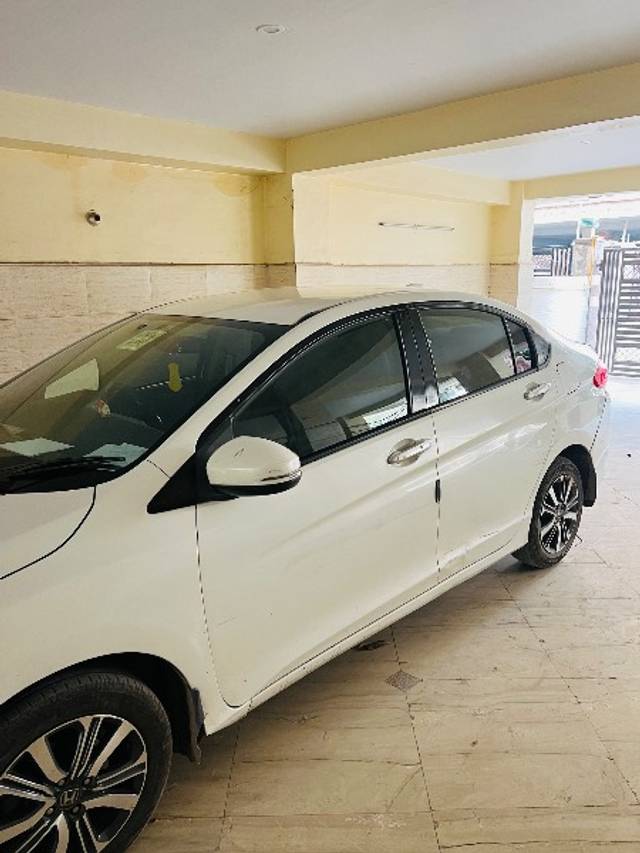 https://images10.gaadi.com/usedgaadi-sellcar/UsedCar/f5c988c4a/e492019c-fe59-48f2-a53e-6ce496494070.jpeg?imwidth=6402