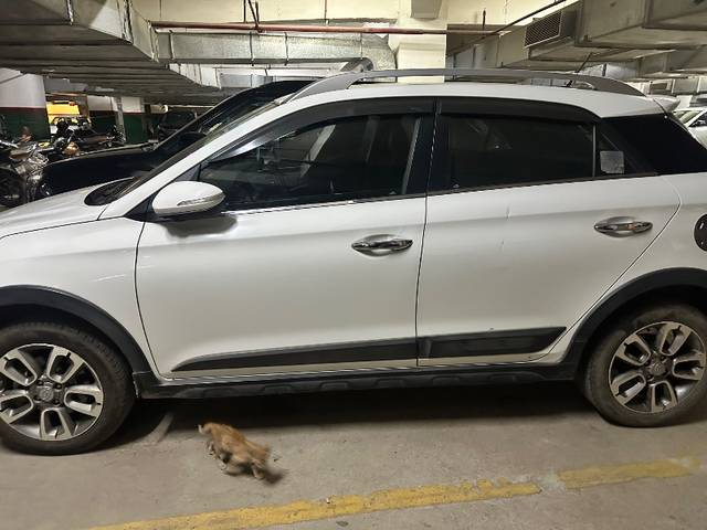 https://images10.gaadi.com/usedgaadi-sellcar/UsedCar/f5c9b79ca/cbe2a34a-6d07-4da3-b64a-d347f7855729.jpeg?imwidth=6400
