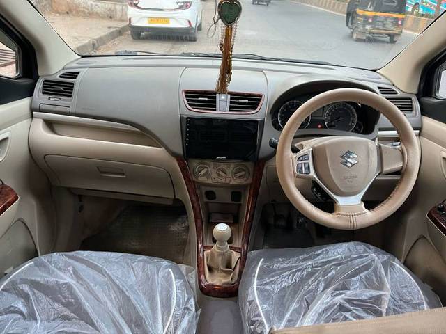 https://images10.gaadi.com/usedgaadi-sellcar/UsedCar/f5c9b838a/9acd44d9-6423-4dc8-b9a9-925b6b5c20d9.jpg?imwidth=6401