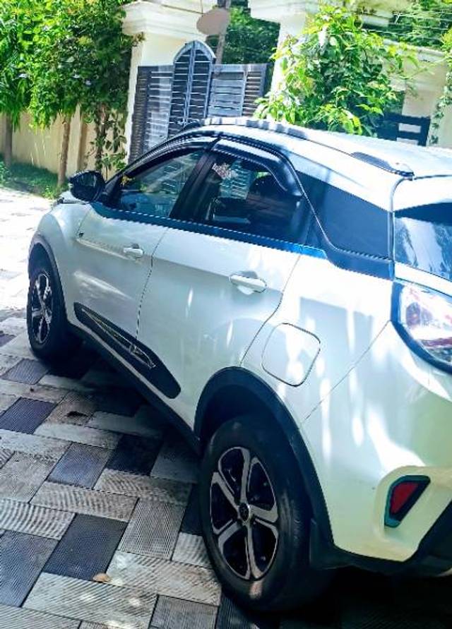 https://images10.gaadi.com/usedgaadi-sellcar/UsedCar/f5c9c201a/59b3cfdd-7d2e-41e1-89ec-dfaaf0b7dd36.jpg?imwidth=6402