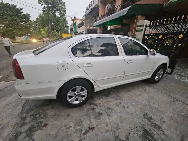 https://images10.gaadi.com/usedgaadi-sellcar/UsedCar/f5ca1ab2a/02e6b882-eab9-4b02-99ed-651e6e19cfc8.jpg?imwidth=6401