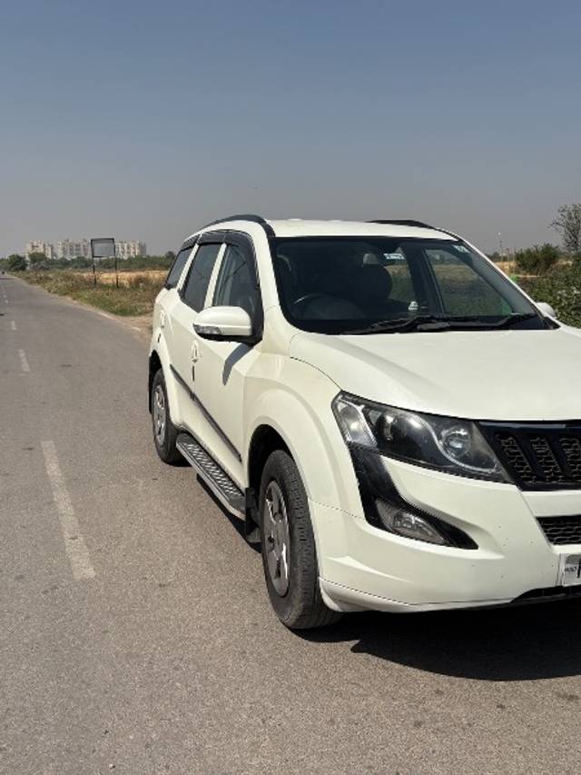 https://images10.gaadi.com/usedgaadi-sellcar/UsedCar/f5ca68fea/b32b62e7-9e05-49d5-acc2-dff9476d32c3.jpeg?imwidth=6400