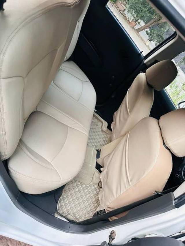 https://images10.gaadi.com/usedgaadi-sellcar/UsedCar/f5ca7bdca/7c8a1684-78c9-4d9d-8d40-97835349d90a.jpg?imwidth=6402