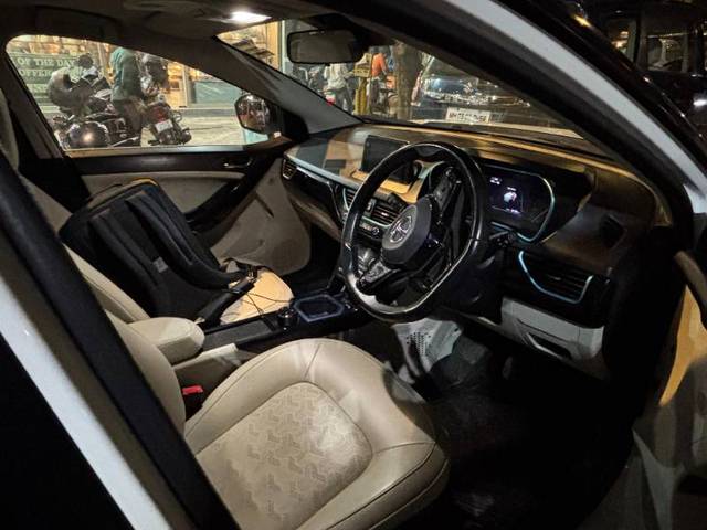 https://images10.gaadi.com/usedgaadi-sellcar/UsedCar/f5ca7e31a/9c44eb9c-ca58-4b99-877b-b44f882313a0.jpeg?imwidth=6402