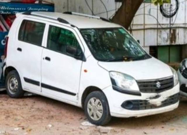https://images10.gaadi.com/usedgaadi-sellcar/UsedCar/f5caa4d6a/6c77c953-a6a7-4097-9e7a-167d3ea33bc6.jpg?imwidth=6400