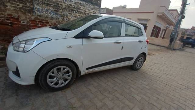 https://images10.gaadi.com/usedgaadi-sellcar/UsedCar/f5cab4fda/97065055-ae91-47ea-9548-d78364ee9767.jpg?imwidth=6400