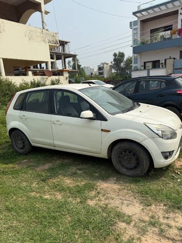 https://images10.gaadi.com/usedgaadi-sellcar/UsedCar/f5caba06a/96feec8c-451d-4c1e-9586-39e02853ffc7.jpeg?imwidth=6400