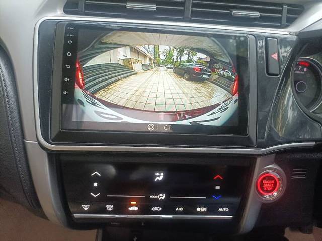https://images10.gaadi.com/usedgaadi-sellcar/UsedCar/f5cabb98a/5fc1512b-361f-4842-8102-d438f49d4f15.jpg?imwidth=6402
