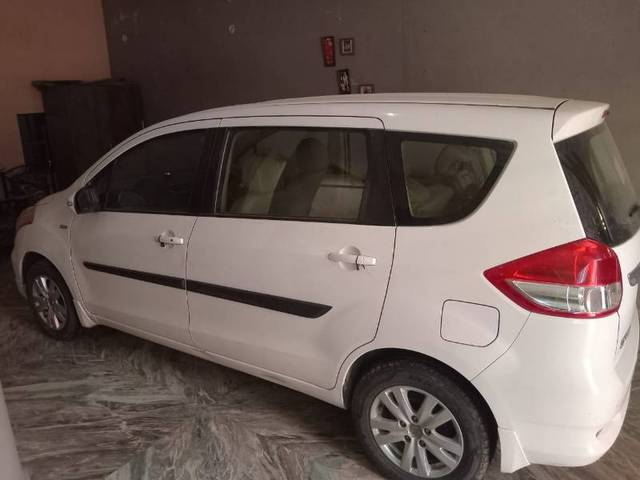 https://images10.gaadi.com/usedgaadi-sellcar/UsedCar/f5cb2c5aa/0035de13-dd48-453c-afad-54b542ba176a.jpg?imwidth=6400