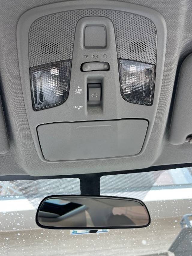 https://images10.gaadi.com/usedgaadi-sellcar/UsedCar/f5cb958aa/57833ed9-5f8f-456d-9811-22f54c457049.jpeg?imwidth=6402