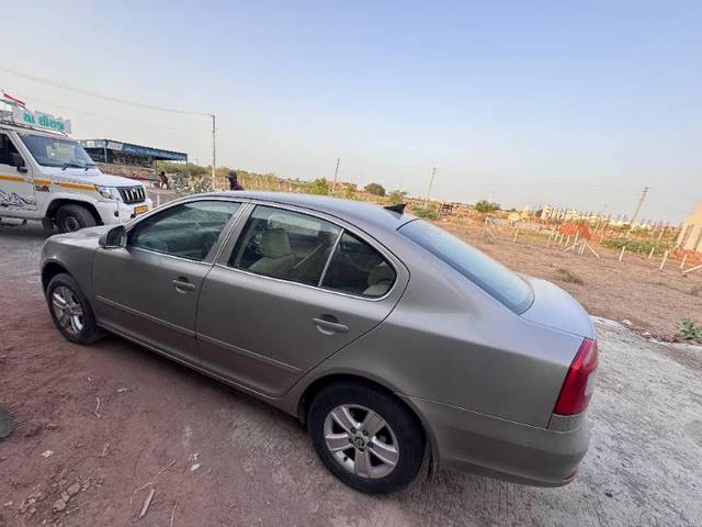 https://images10.gaadi.com/usedgaadi-sellcar/UsedCar/f5cbeb28a/2818061a-920f-4987-84c0-6aef5bf8b939.jpg?imwidth=6402