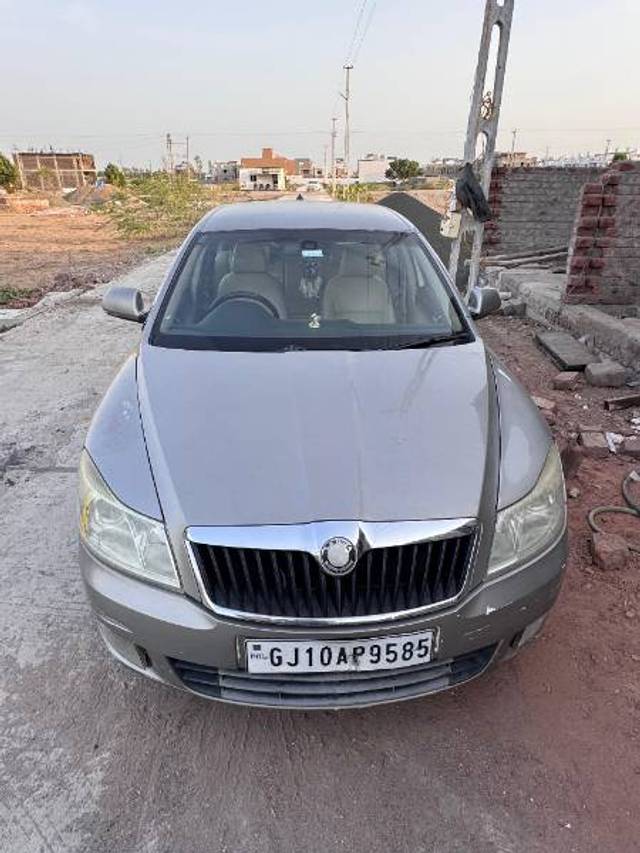 https://images10.gaadi.com/usedgaadi-sellcar/UsedCar/f5cbeb28a/99a0d0b7-7b72-4357-acb0-95ce61eee43b.jpg?imwidth=6400