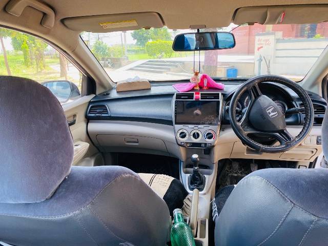 https://images10.gaadi.com/usedgaadi-sellcar/UsedCar/f5ccc9b5a/cb80ec54-aae8-41f1-8cd9-ce33cad6fc82.jpeg?imwidth=6401