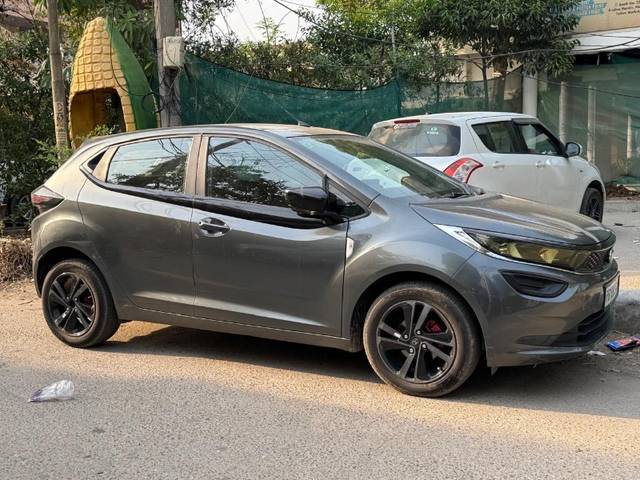https://images10.gaadi.com/usedgaadi-sellcar/UsedCar/f5cce763a/7ec29d6f-5f5b-44b3-8d55-d63255e2639b.jpeg?imwidth=6402
