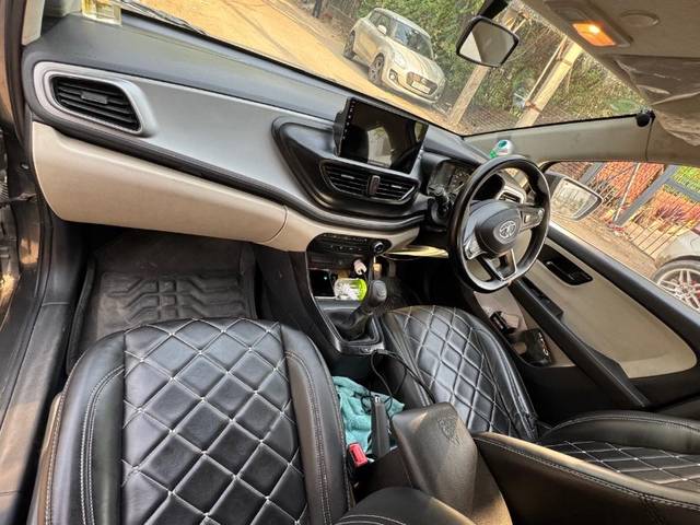 https://images10.gaadi.com/usedgaadi-sellcar/UsedCar/f5cce763a/b090b5e4-3320-450b-af2b-e1c919c0a804.jpeg?imwidth=6401
