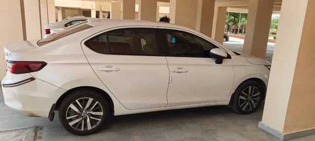 https://images10.gaadi.com/usedgaadi-sellcar/UsedCar/f5cd4509a/9db5cb6d-01bb-489d-9119-aa8fa06f8bde.jpg?imwidth=6402