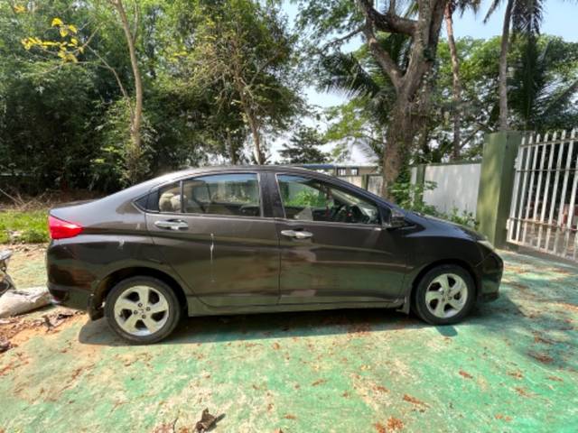 https://images10.gaadi.com/usedgaadi-sellcar/UsedCar/f5cd637ea/21039bfa-8ca1-4ea6-a32b-f1cee8b401c0.jpeg?imwidth=6401