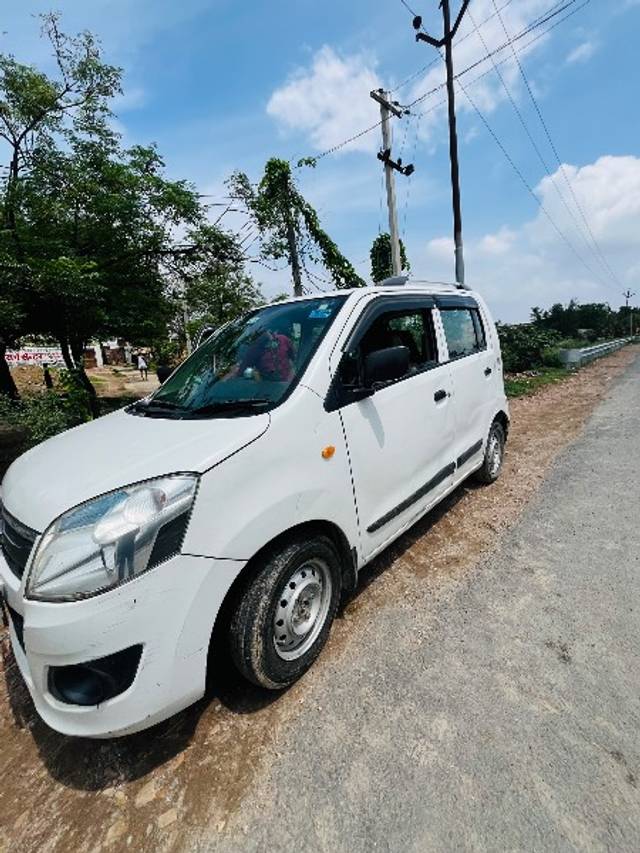 https://images10.gaadi.com/usedgaadi-sellcar/UsedCar/f5cdd2f9a/47d54e56-317f-4916-9351-5787456bb07b.jpeg?imwidth=6400