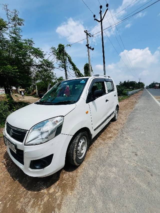 https://images10.gaadi.com/usedgaadi-sellcar/UsedCar/f5cdd2f9a/a94e8102-91a8-4965-be1c-ffeae0f95d8f.jpeg?imwidth=6401