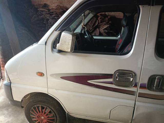 https://images10.gaadi.com/usedgaadi-sellcar/UsedCar/f5ce106da/bf380543-1960-4a5d-834e-e4ba6bf90fea.jpg?imwidth=6402