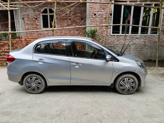 https://images10.gaadi.com/usedgaadi-sellcar/UsedCar/f5ce2d8da/2b445933-f0ad-486d-9704-d18a71b176c6.jpg?imwidth=6401