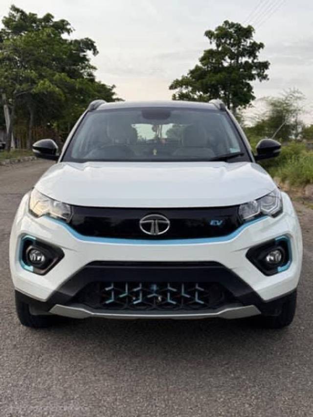 https://images10.gaadi.com/usedgaadi-sellcar/UsedCar/f5ce2eb8a/7bd92bc7-b73b-46a8-ab30-d84b9f36e521.jpeg?imwidth=6400