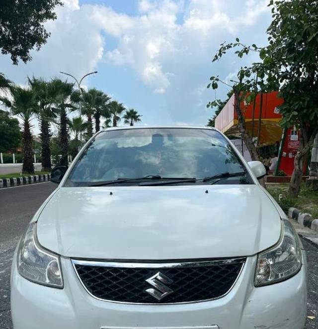 https://images10.gaadi.com/usedgaadi-sellcar/UsedCar/f5ce4758a/ba1fb077-a697-43a1-941f-ba7a658563ce.jpg?imwidth=6400