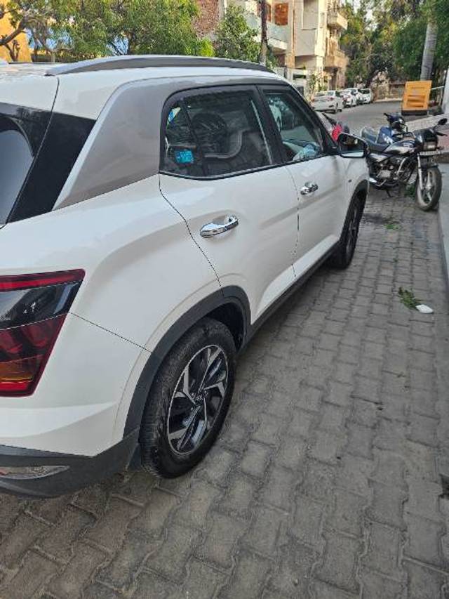 https://images10.gaadi.com/usedgaadi-sellcar/UsedCar/f5ce7132a/5e0b3e15-b090-43b4-8410-658dd3450ac5.jpg?imwidth=6400