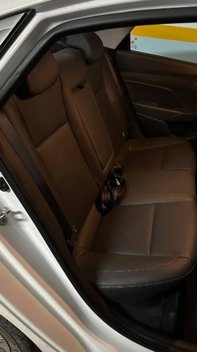 https://images10.gaadi.com/usedgaadi-sellcar/UsedCar/f5ce88cca/8a76751d-c655-4cbd-a6f1-a3e50b43ccd7.jpeg?imwidth=6400
