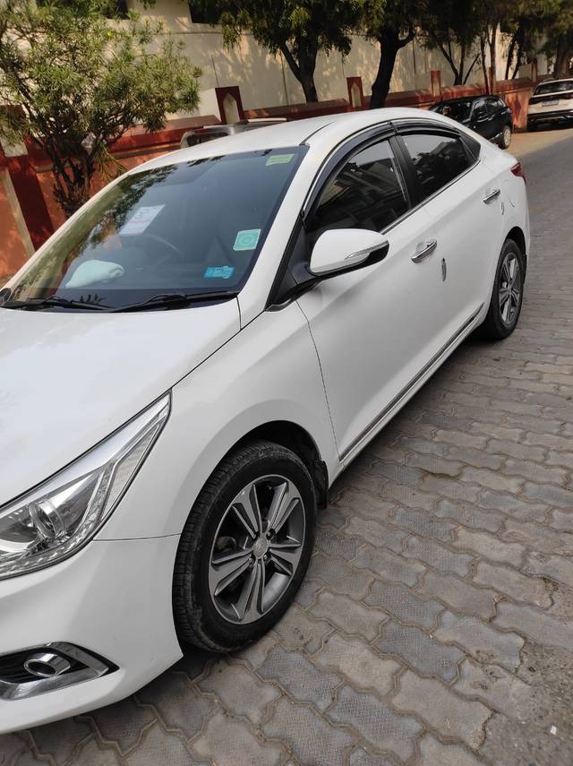 https://images10.gaadi.com/usedgaadi-sellcar/UsedCar/f5ce8be7a/aba96e61-aa86-4442-ad4f-a2e28ee001dc.jpeg?imwidth=6400