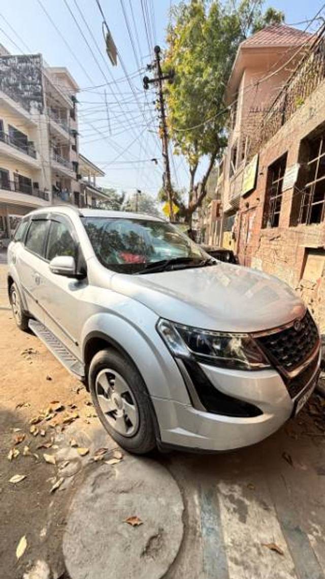 https://images10.gaadi.com/usedgaadi-sellcar/UsedCar/f5ce96c7a/039eae83-b355-4f0b-844c-af1229a80afa.jpg?imwidth=6400