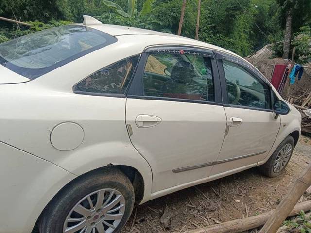 https://images10.gaadi.com/usedgaadi-sellcar/UsedCar/f5cec318a/349449ad-c902-4ccd-9115-3add6fd3bba7.jpg?imwidth=6401