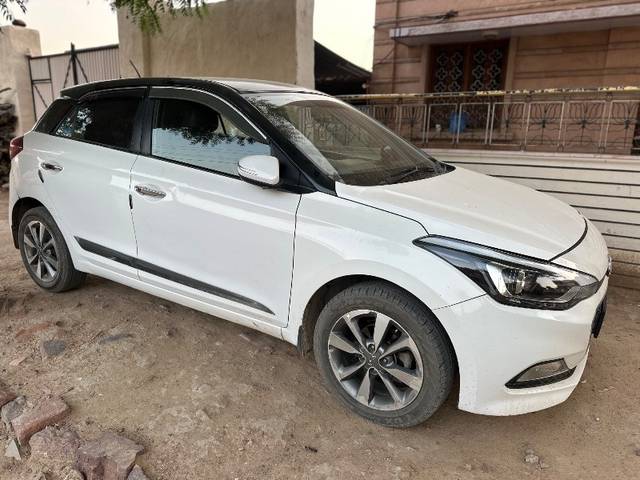 https://images10.gaadi.com/usedgaadi-sellcar/UsedCar/f5cfbf58a/103f680b-bf7d-4ef7-abcd-22207b857fc2.jpeg?imwidth=6400