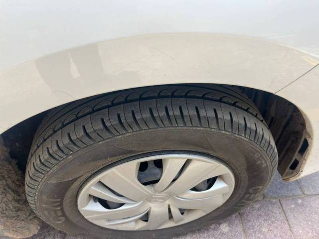 https://images10.gaadi.com/usedgaadi-sellcar/UsedCar/f5d00c56a/ac4c03d7-dde7-49b1-bc35-a8ca5d1cede8.jpeg?imwidth=6402