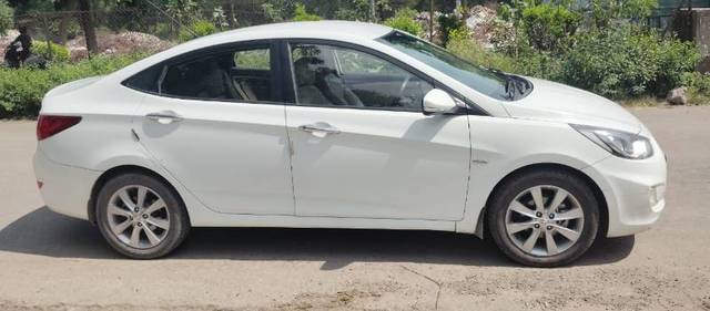 https://images10.gaadi.com/usedgaadi-sellcar/UsedCar/f5d10509a/85bdc510-84e2-419f-9177-e4eeb5a1e774.jpg?imwidth=6401