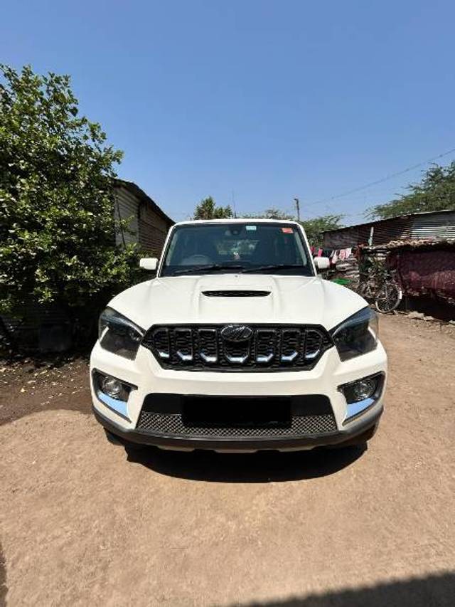 https://images10.gaadi.com/usedgaadi-sellcar/UsedCar/f5d12265a/8cb920ba-de92-4fec-af89-afd7a3bec9ac.jpg?imwidth=6400