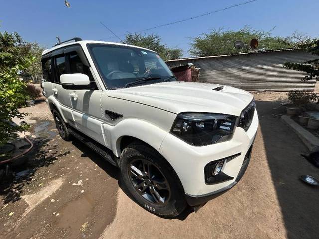 https://images10.gaadi.com/usedgaadi-sellcar/UsedCar/f5d12265a/efc646d3-650e-4dd3-b425-cdeb85e5ae02.jpg?imwidth=6402