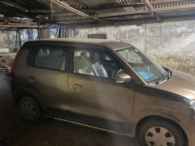 https://images10.gaadi.com/usedgaadi-sellcar/UsedCar/f5d18fdaa/f732607f-bb8a-4309-884b-2f3238da42c0.jpeg?imwidth=6401