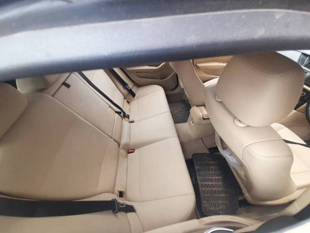https://images10.gaadi.com/usedgaadi-sellcar/UsedCar/f5d19f9ba/079afb2e-ac67-472e-a3ca-b1871eb859b1.jpg?imwidth=6401