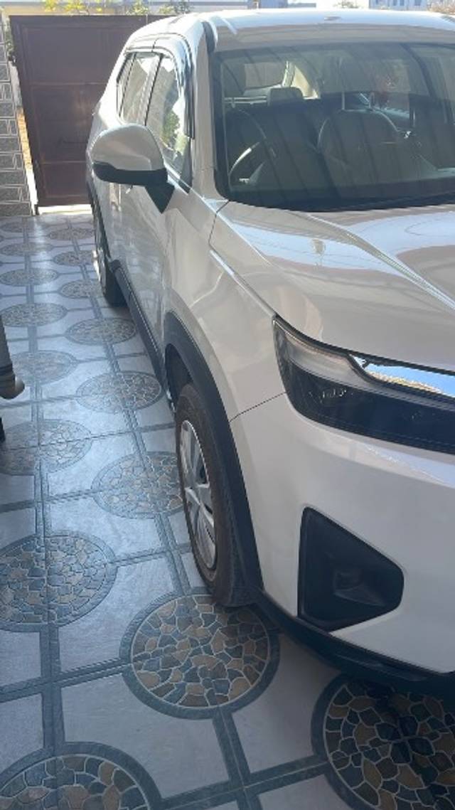 https://images10.gaadi.com/usedgaadi-sellcar/UsedCar/f5d1aa19a/c3899d5a-3922-4f2a-bfeb-f33b73a4576b.jpeg?imwidth=6402