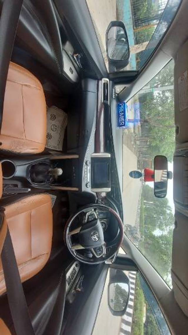 https://images10.gaadi.com/usedgaadi-sellcar/UsedCar/f5d1ffb2a/d6119450-7035-441f-9bc8-92c477d7f97b.jpg?imwidth=6402