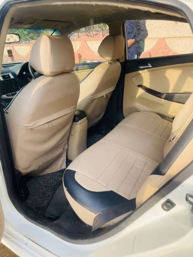 https://images10.gaadi.com/usedgaadi-sellcar/UsedCar/f5d2038aa/ebcead7e-80d3-44b6-a232-3ff2716399f9.jpg?imwidth=6402