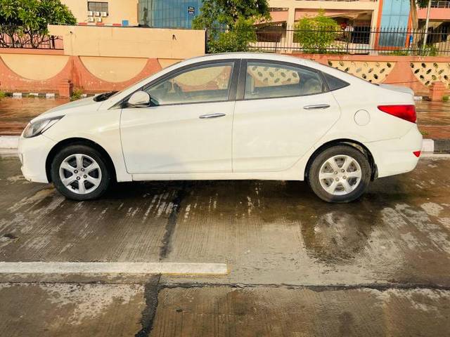 https://images10.gaadi.com/usedgaadi-sellcar/UsedCar/f5d2038aa/ef37c0ca-bcf8-4025-a29a-07ff79510e66.jpg?imwidth=6400