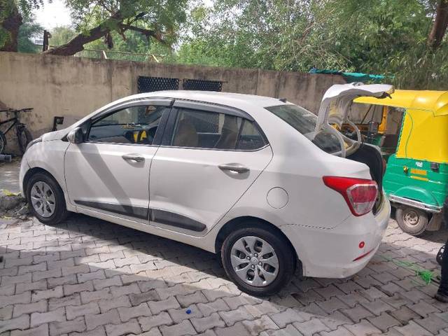 https://images10.gaadi.com/usedgaadi-sellcar/UsedCar/f5d24e41a/468842d1-87b3-41e0-8a5c-4f944ef5bcf8.jpg?imwidth=6400