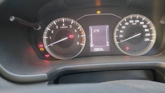 https://images10.gaadi.com/usedgaadi-sellcar/UsedCar/f5d27b5aa/17ae6d23-c44c-440f-bdad-afa0164a3154.jpeg?imwidth=6402